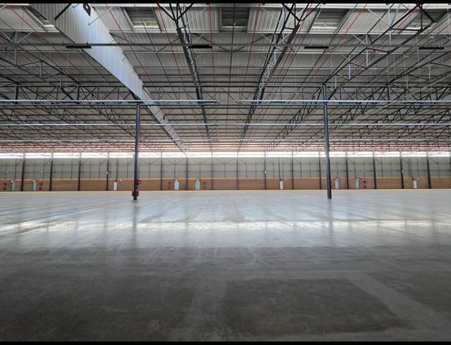 8,315M² WAREHOUSE TO LET IN AIRPORT PARK